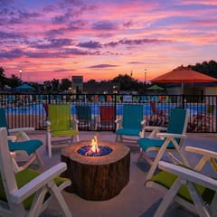 308 Walk to Convention and Landing, Pet Friendly